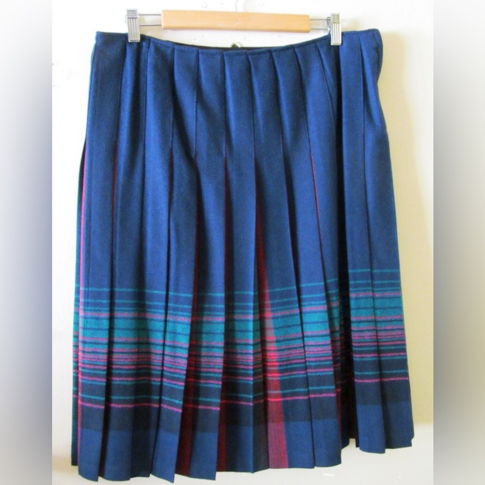 True Vintage 70s 80s Wool Pendleton Pleated Navy Plaid Skirt 36 Waist